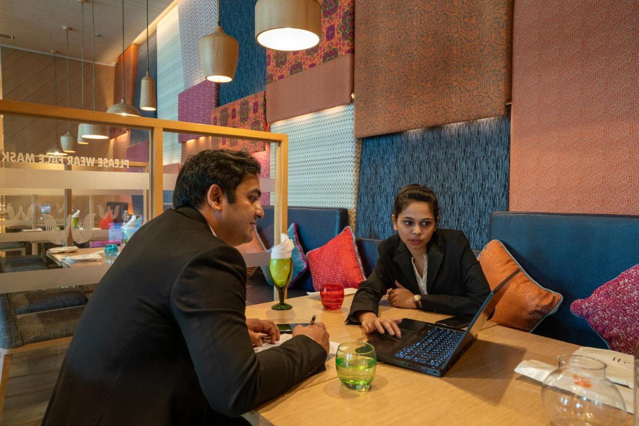 Welcomhotel By Itc Hotels, Racecourse, Coimbatore Dış mekan fotoğraf A meeting at the business center