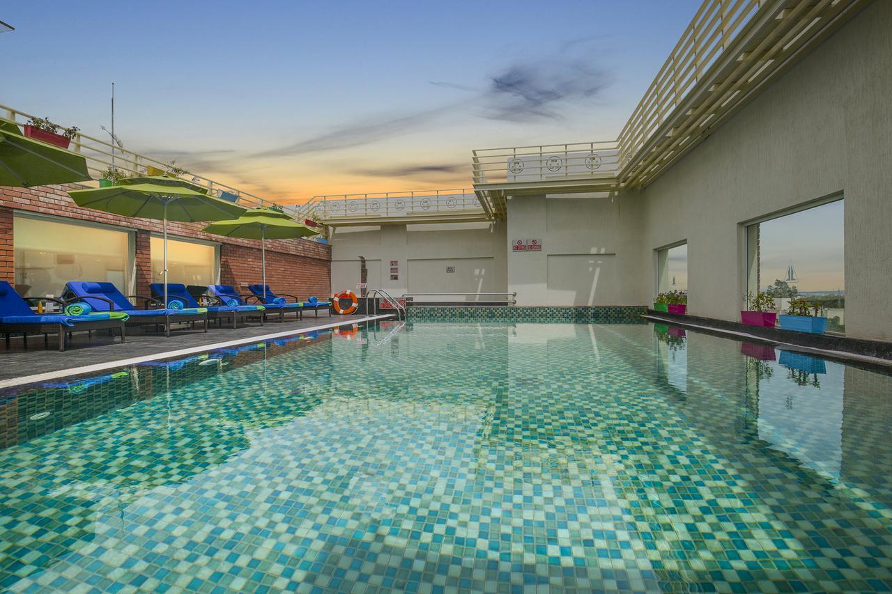Welcomhotel By Itc Hotels, Racecourse, Coimbatore Dış mekan fotoğraf The swimming pool at the hotel