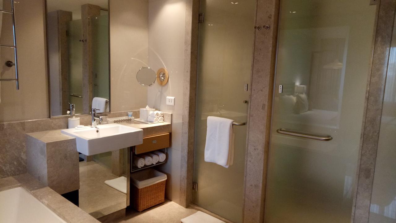Welcomhotel By Itc Hotels, Racecourse, Coimbatore Dış mekan fotoğraf A shower door