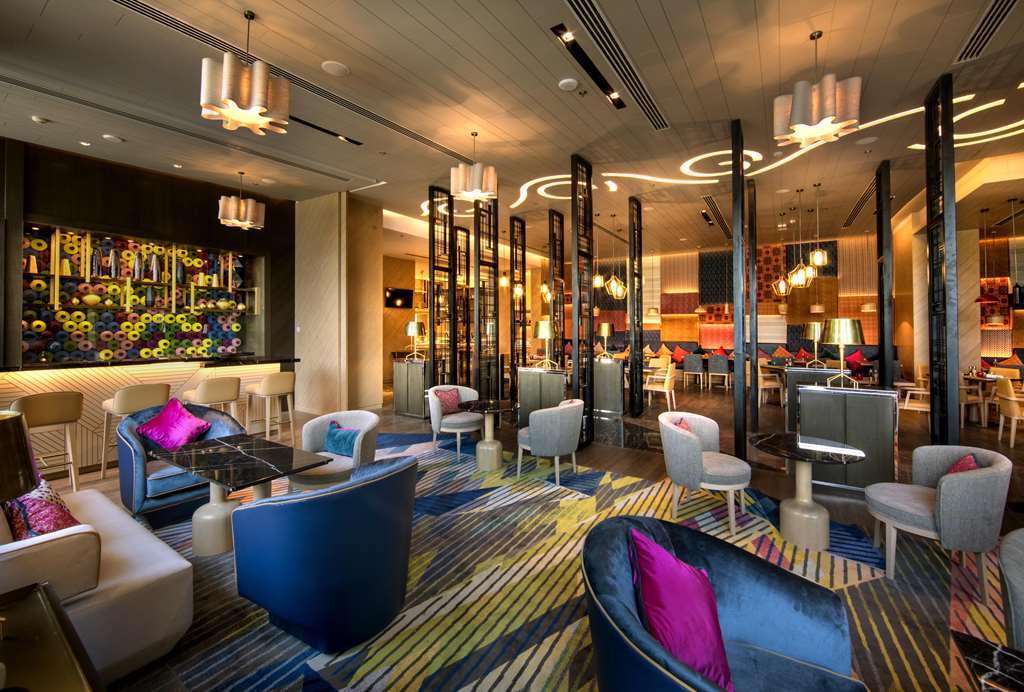 Welcomhotel By Itc Hotels, Racecourse, Coimbatore Restoran fotoğraf The lounge at the airport