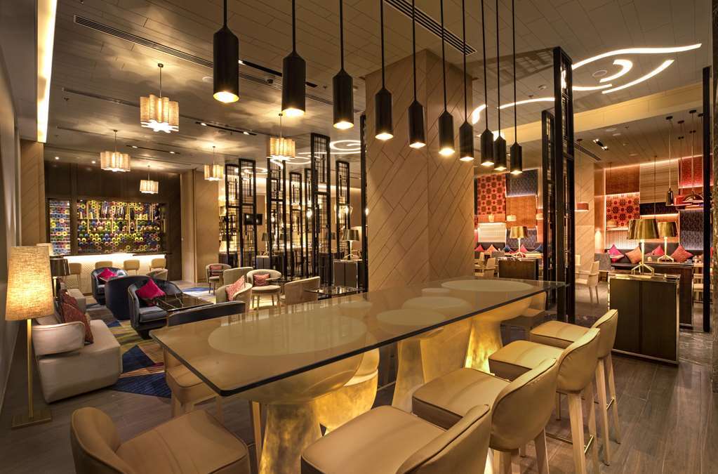Welcomhotel By Itc Hotels, Racecourse, Coimbatore Restoran fotoğraf The lounge at the airport